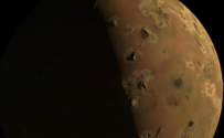 NASA 朱诺号探测器近距离掠过木卫一